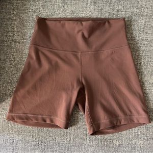 Wunder Train High-Rise Short 6" like new